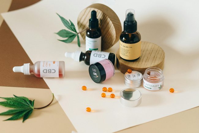 TDAH e a Cannabis Medicinal: Uma Luz no Fim do Túnel para Pacientes com Dificuldades de Tratamento 4 representando a necessidade de pesquisa científica e de um uso consciente e seguro da cannabis medicinal.